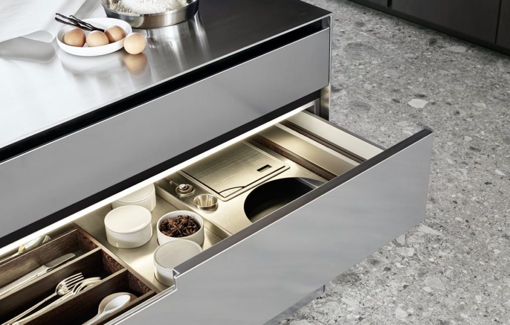 Drawer with interior lighting in a kitchen by the German kitchen manufacturer Poliform; Copyright: Poliform